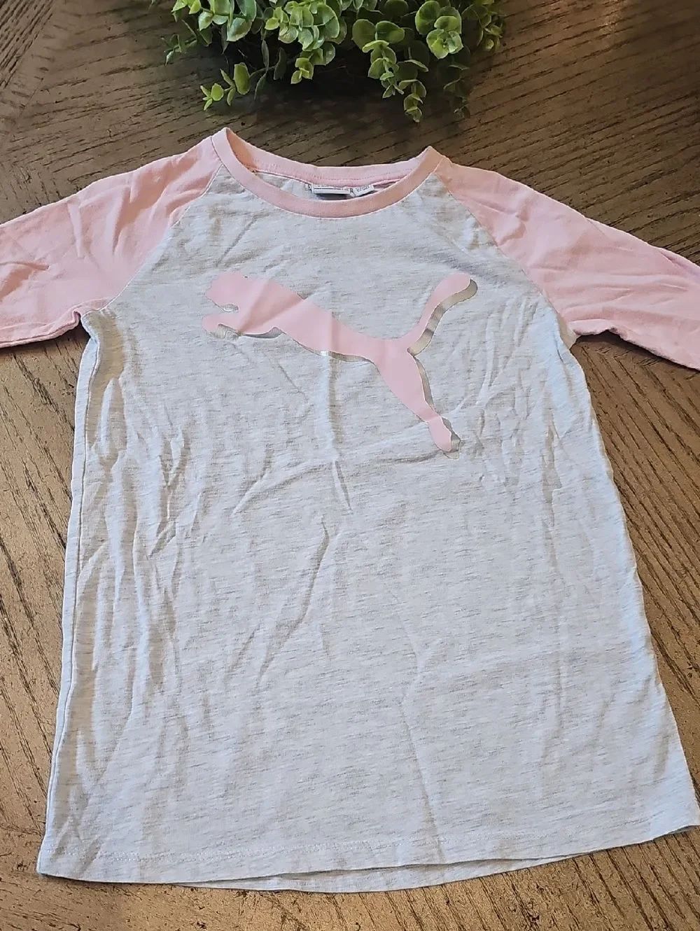 Puma Girls Light Pink Raglan Tee with Pale Gray Body Size M 10/12